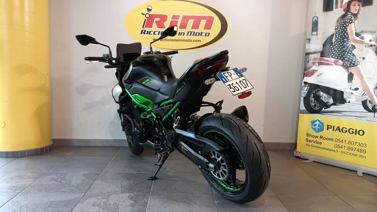 Kawasaki Z 900 (2025 - 26) (5)