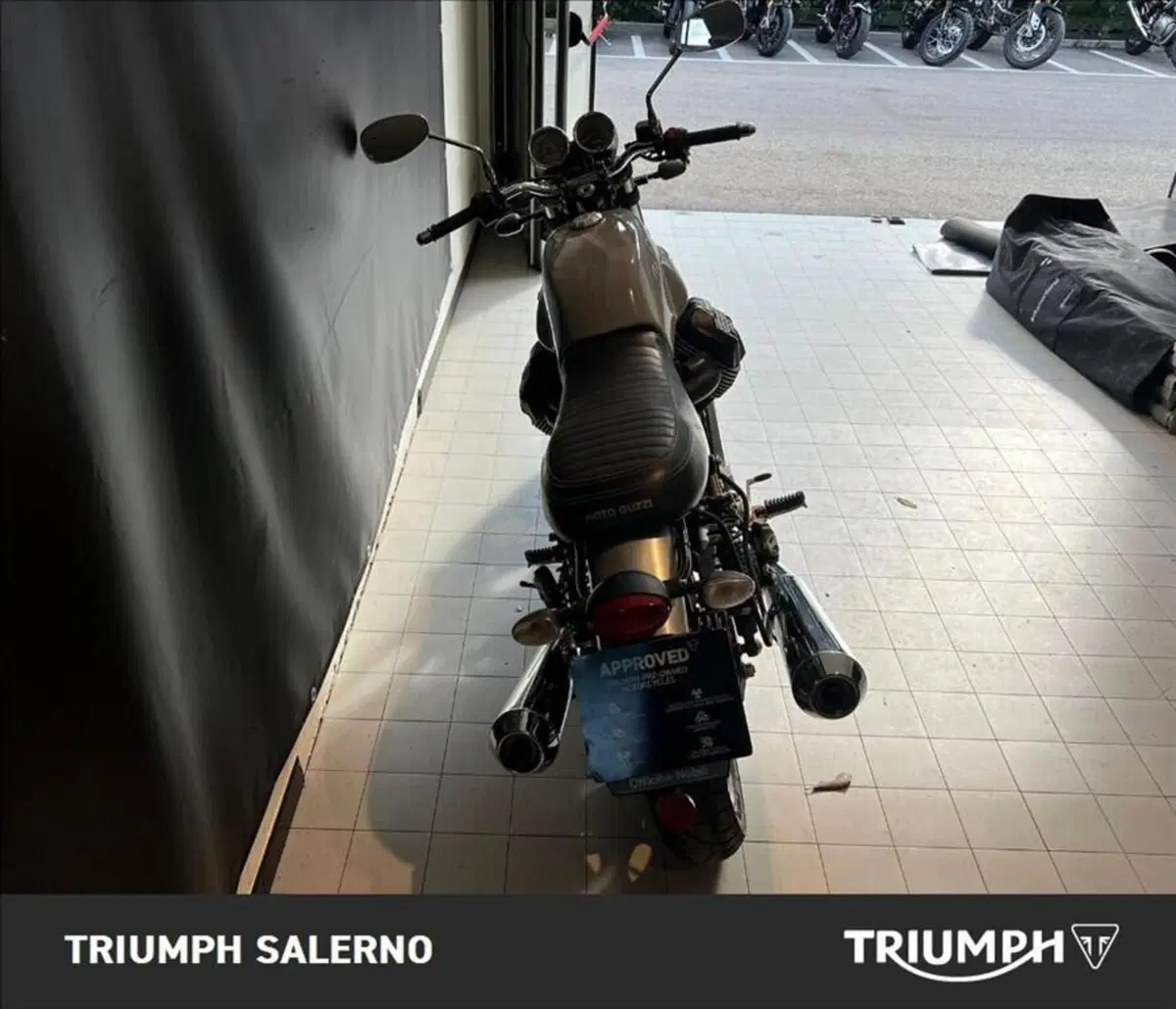 Moto Guzzi V7 III Milano (2018 - 20) (5)
