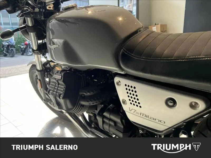 Moto Guzzi V7 III Milano (2018 - 20) (4)