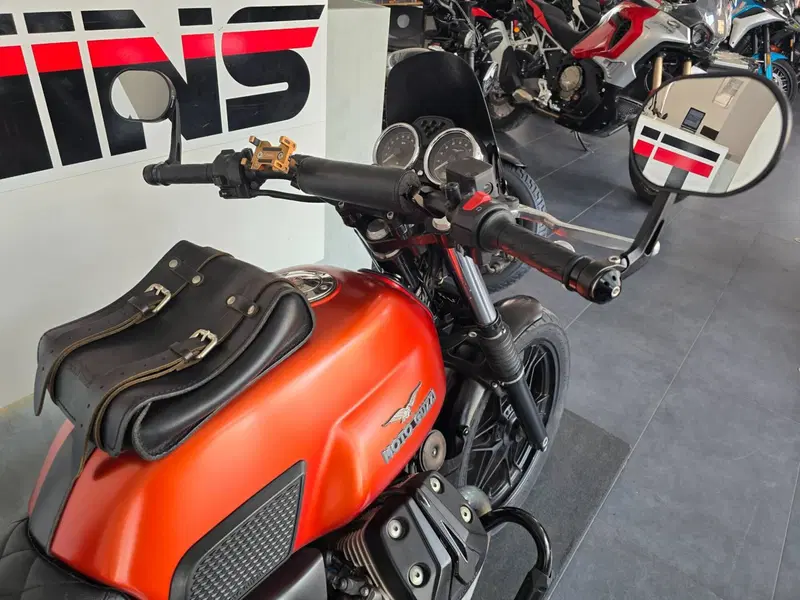 Moto Guzzi V7 II Stone (2015 - 17) (9)