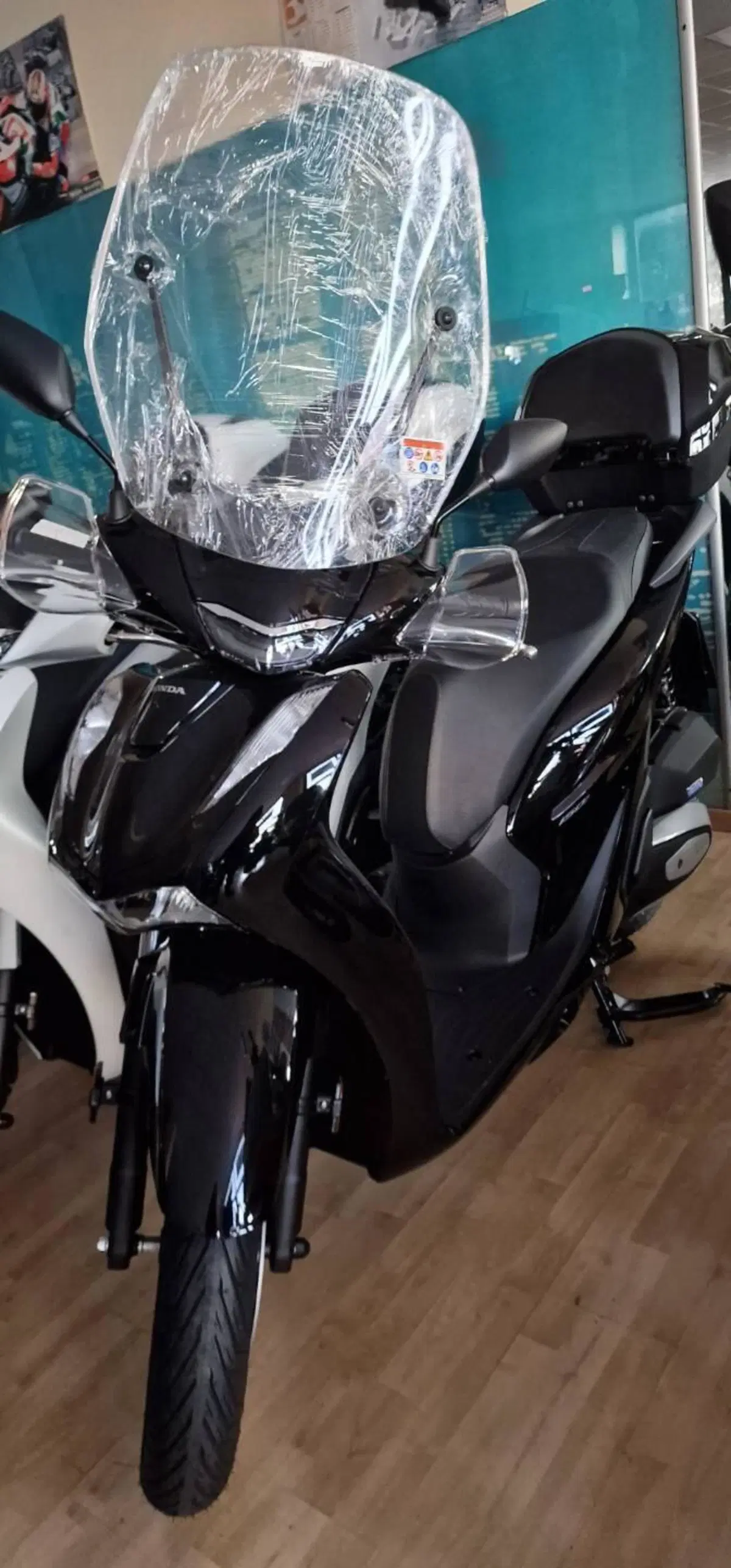 Honda SH 150i (2024 - 25) (4)