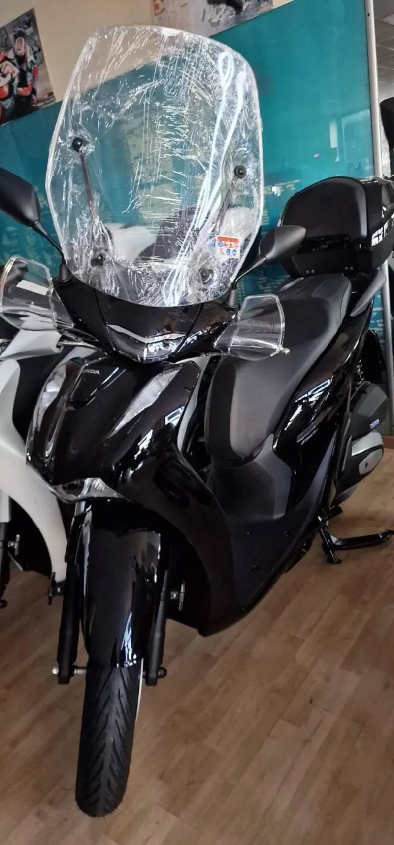 Honda SH 150i (2024 - 25) (4)