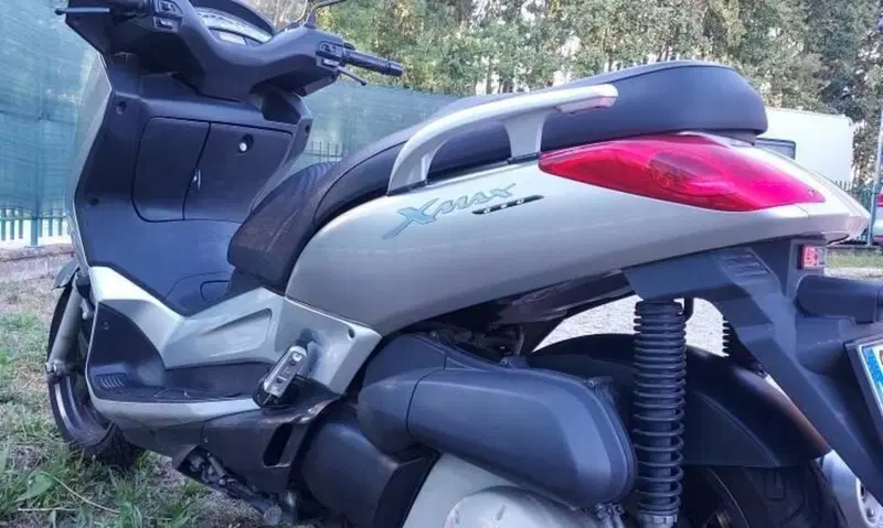 Yamaha X-Max 250 (2005 - 07) (8)