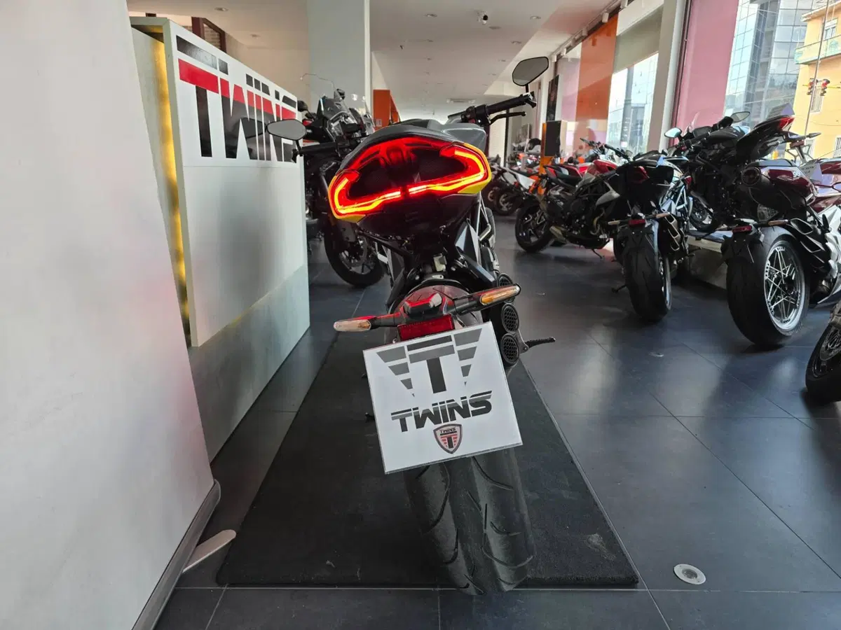 MV Agusta Dragster 800 RR (2021 - 23) (6)