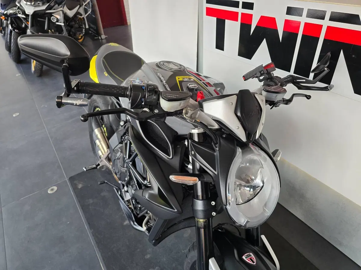 MV Agusta Dragster 800 RR (2021 - 23) (12)