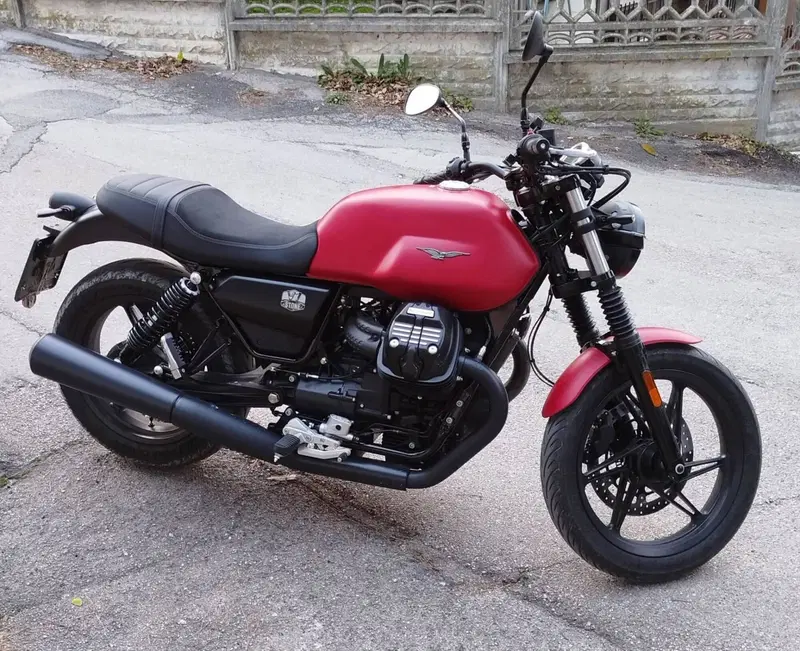 Moto Guzzi V7 Stone (2021 - 24)
