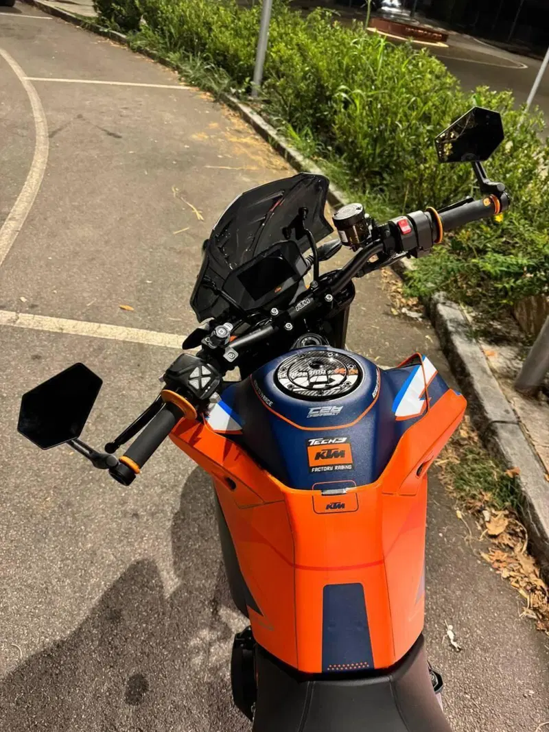 KTM 890 Duke R (2022 - 23)