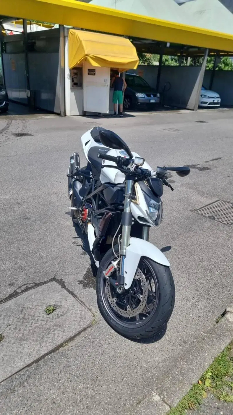 Ducati Streetfighter (2009 - 12) (4)