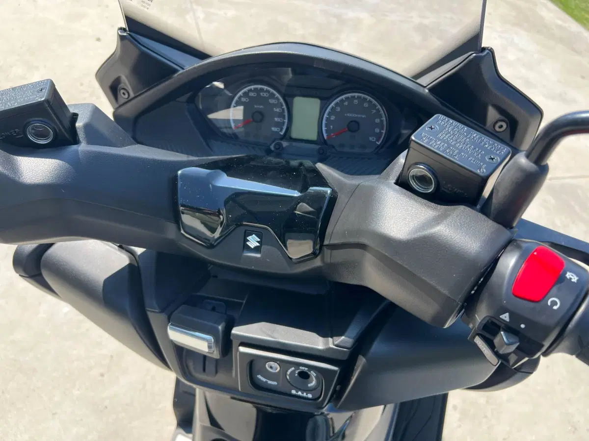 Suzuki Burgman 400 (2025 - 26) (4)