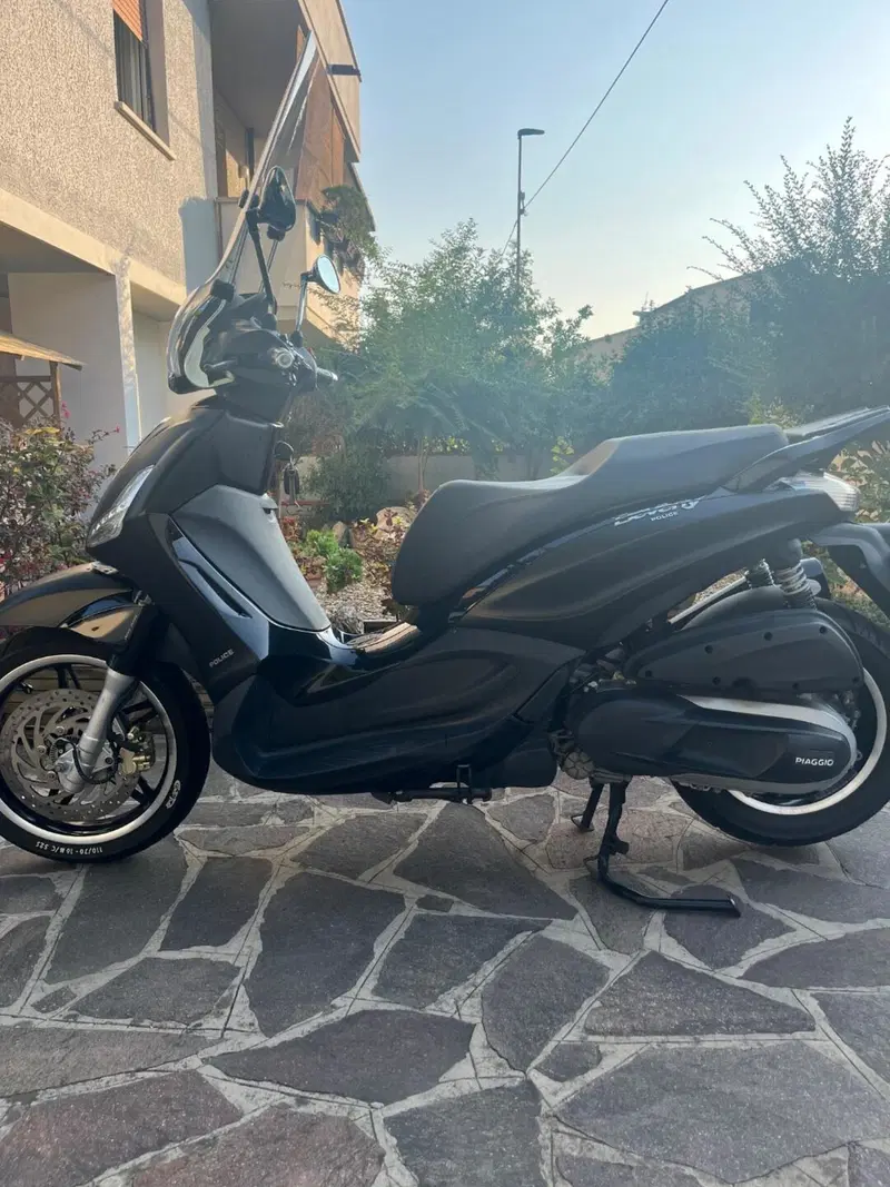Piaggio Beverly 350 Police ABS-ASR (2018 - 20) (3)
