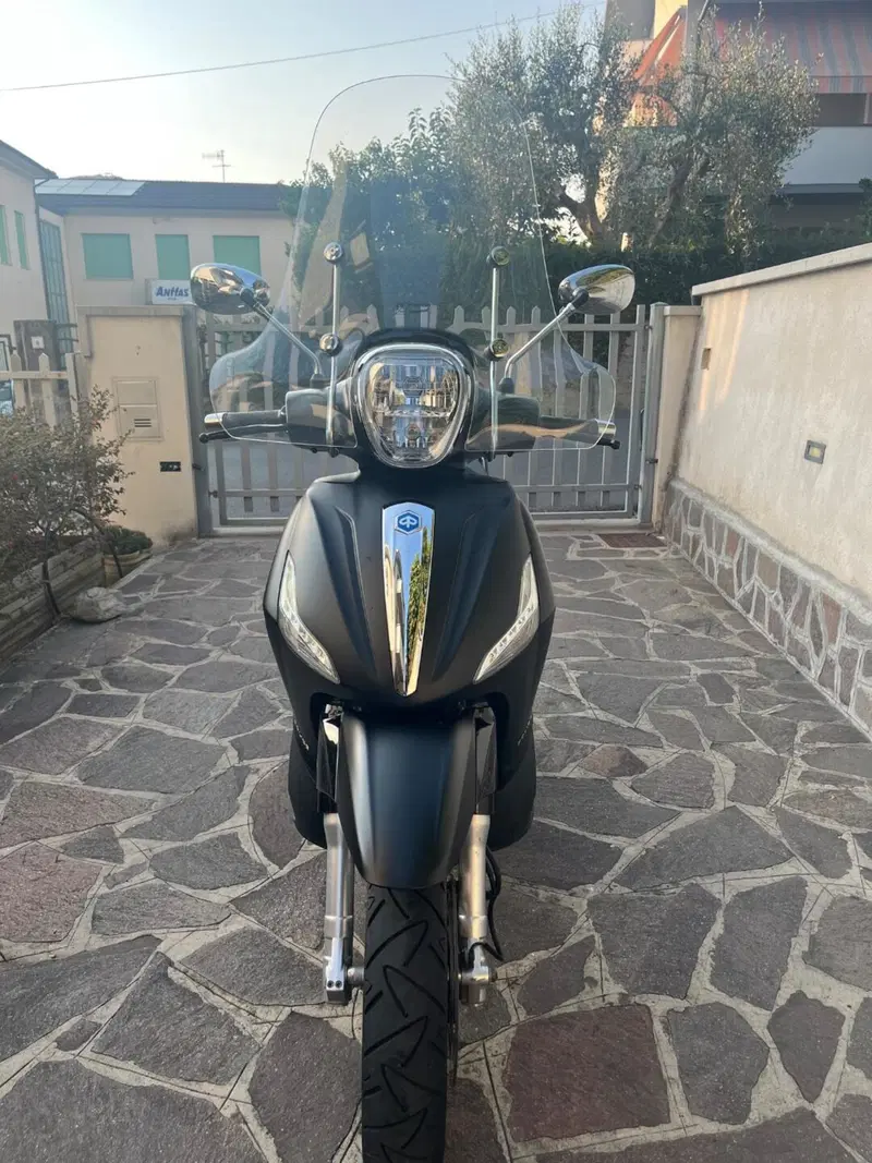 Piaggio Beverly 350 Police ABS-ASR (2018 - 20) (4)
