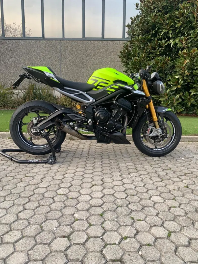 Triumph Street Triple 765 Moto2 Edition (2023 - 24) (2)