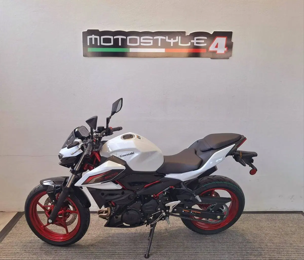 Kawasaki Z 500 SE (2024 - 26) (2)