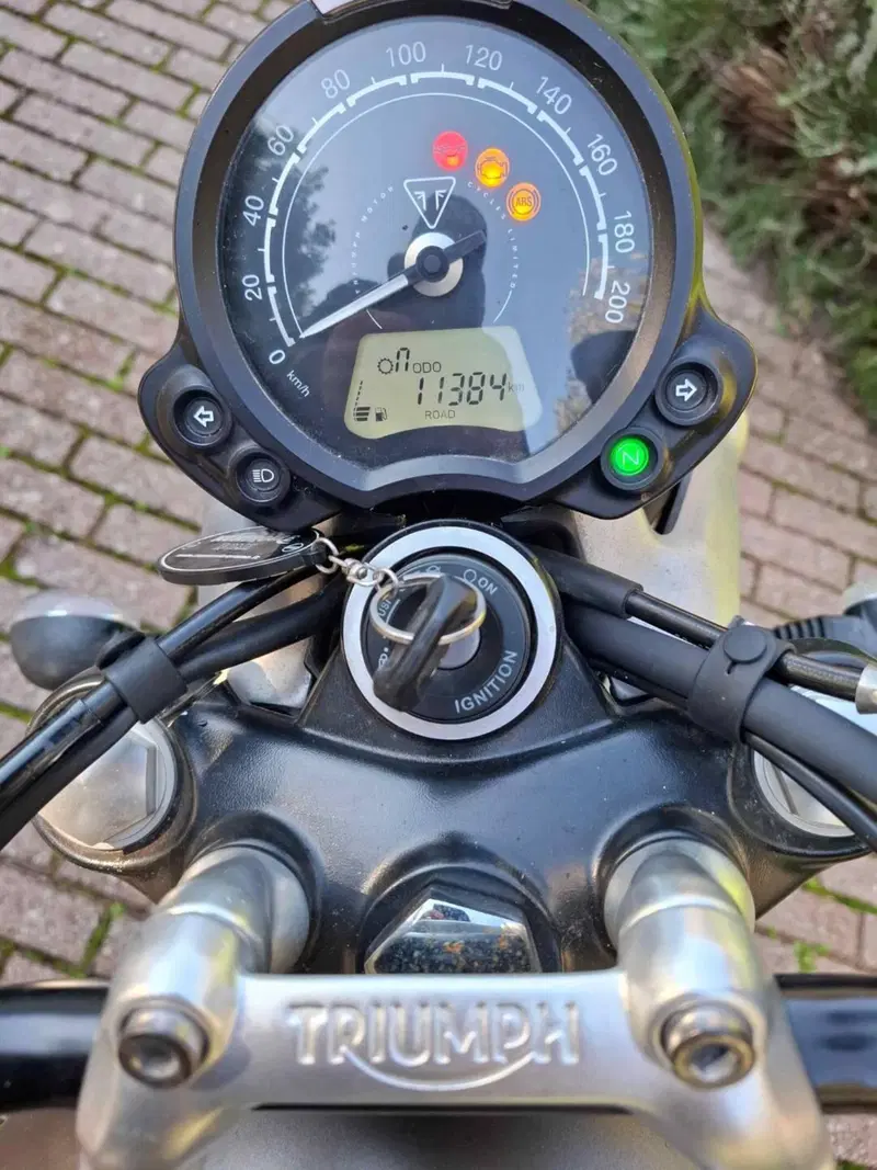 Triumph Street Twin 900 (2019 - 20) (4)