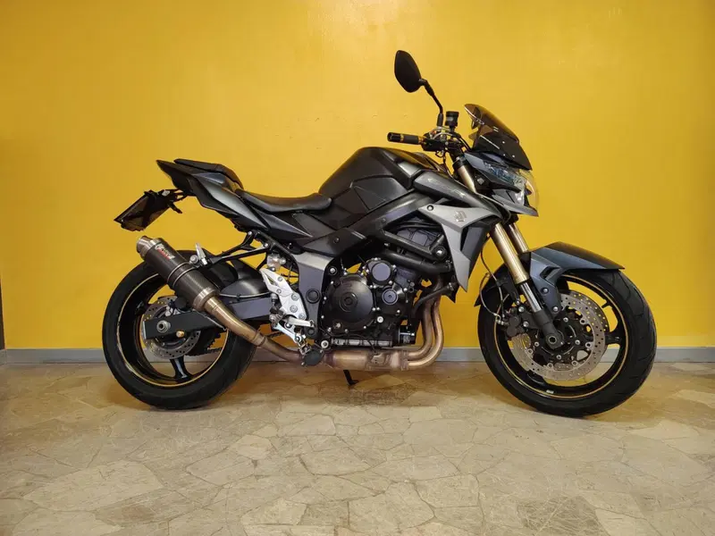 Suzuki GSR 750 (2010 - 15) (3)