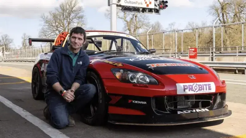 Dalle due alle quattro ruote (ma sempre Honda), Guy Martin debutta in auto a Silverstone!