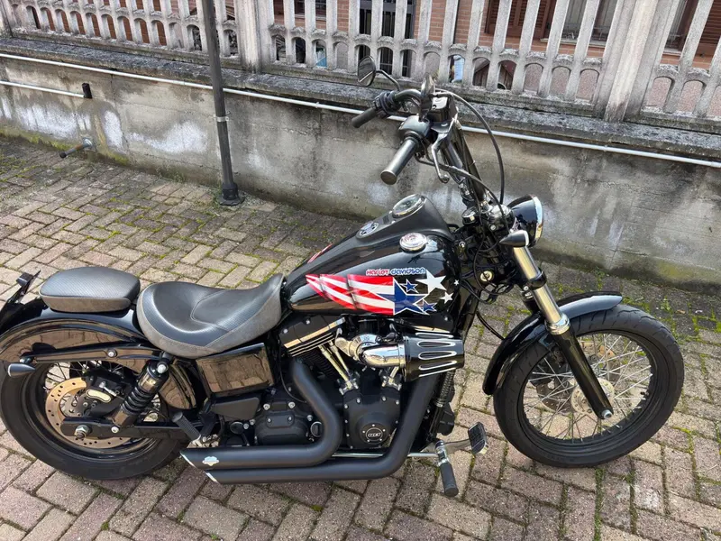 Harley-Davidson 1690 Street Bob (2017) - FXDB