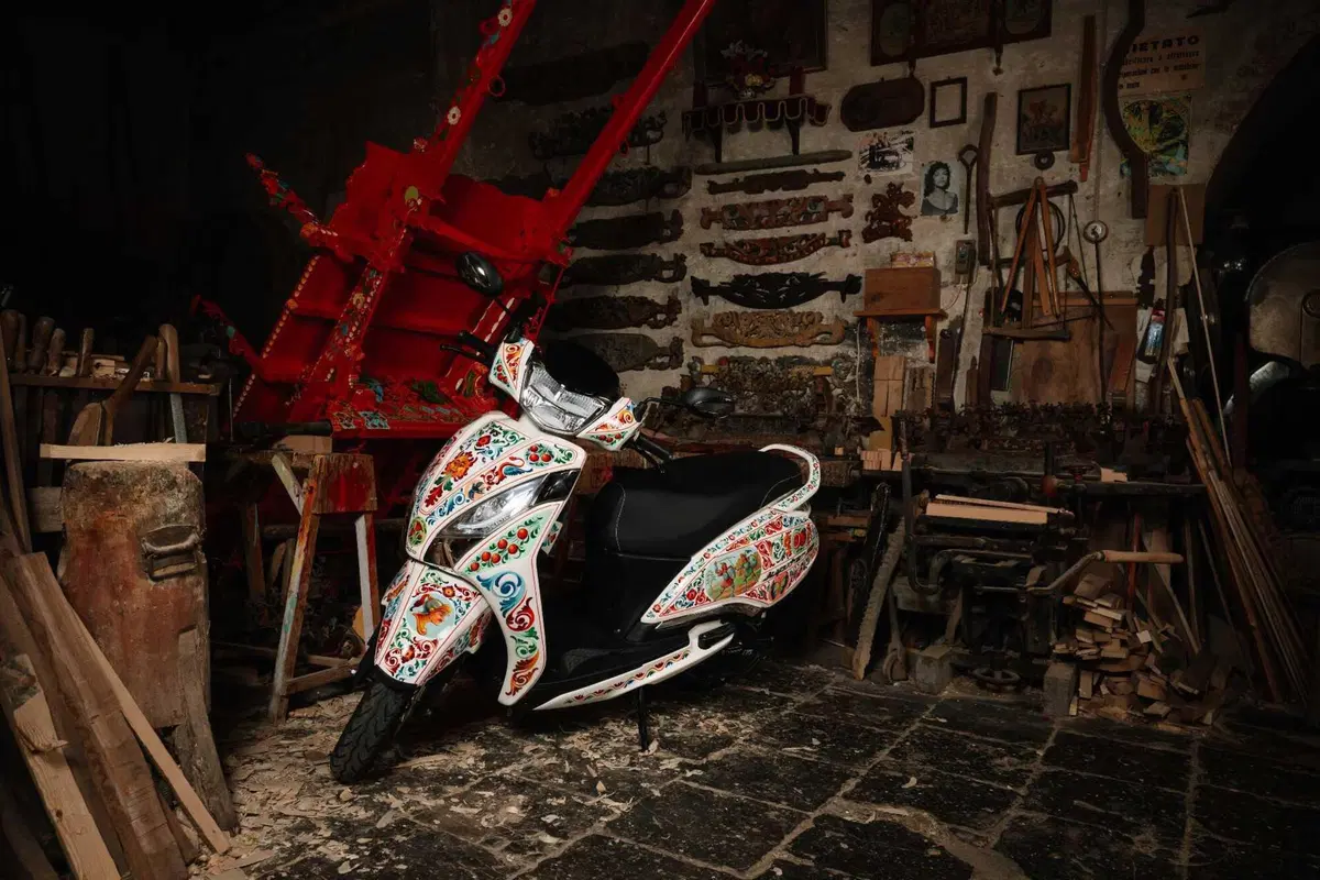 TVS Motor e Cinabro Carrettieri trasformano lo scooter Jupiter 125 in un capolavoro siciliano (9)