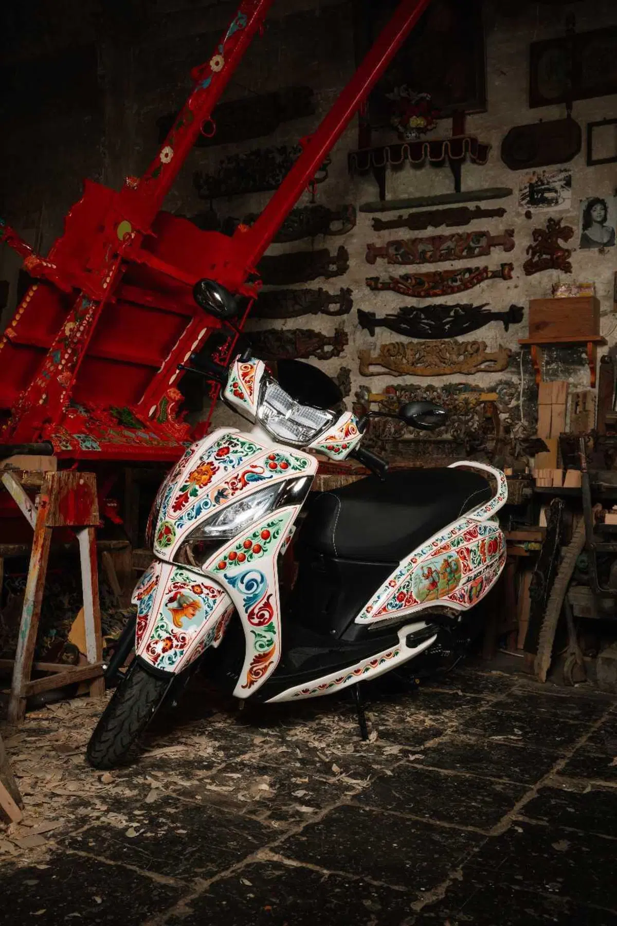 TVS Motor e Cinabro Carrettieri trasformano lo scooter Jupiter 125 in un capolavoro siciliano (16)