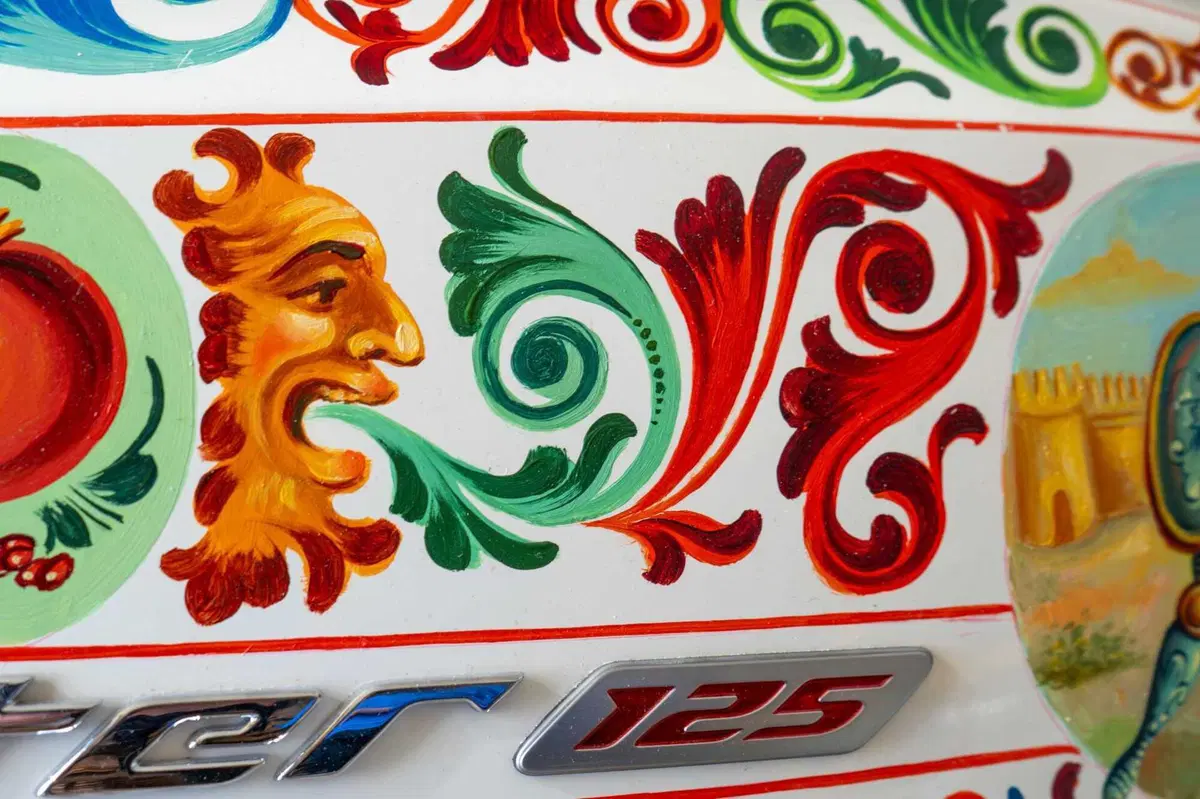 TVS Motor e Cinabro Carrettieri trasformano lo scooter Jupiter 125 in un capolavoro siciliano (42)