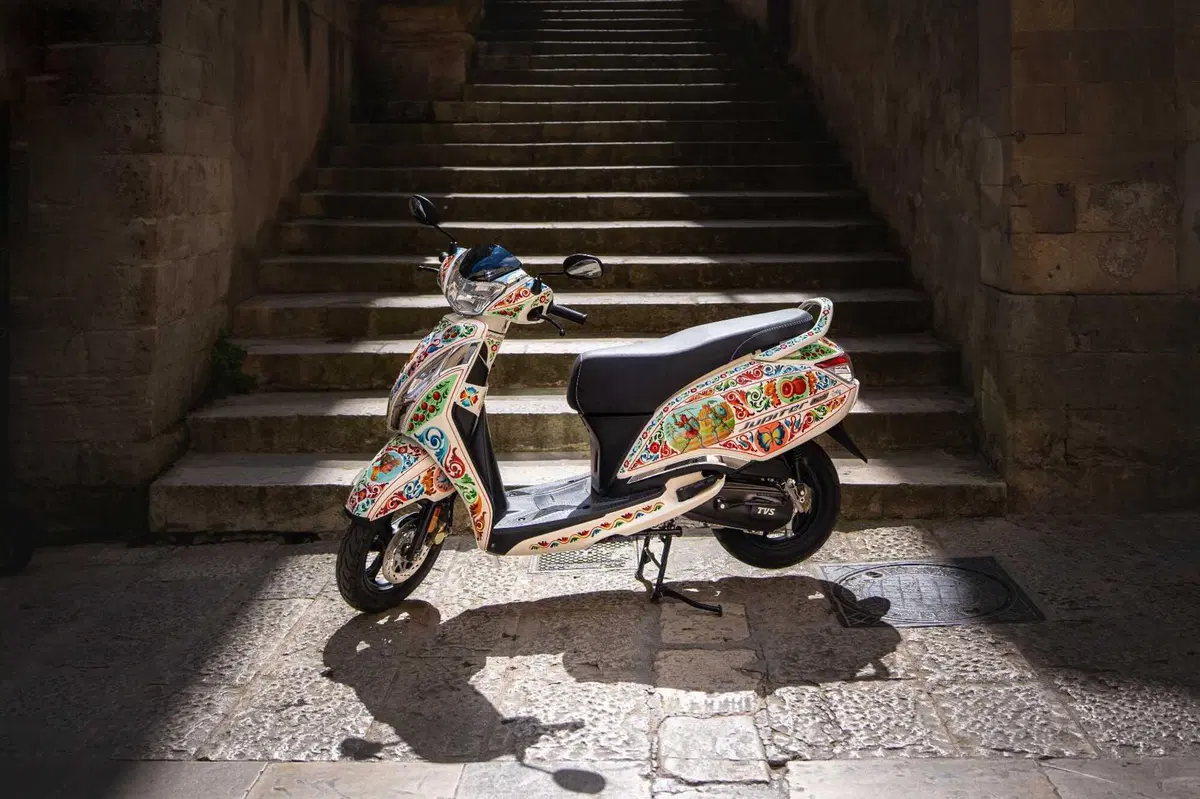 TVS Motor e Cinabro Carrettieri trasformano lo scooter Jupiter 125 in un capolavoro siciliano (46)