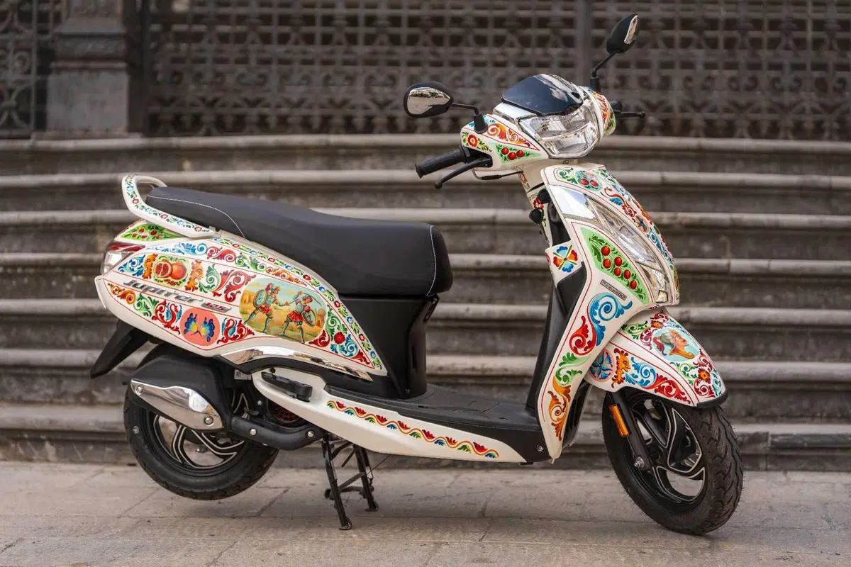 TVS Motor e Cinabro Carrettieri trasformano lo scooter Jupiter 125 in un capolavoro siciliano (47)