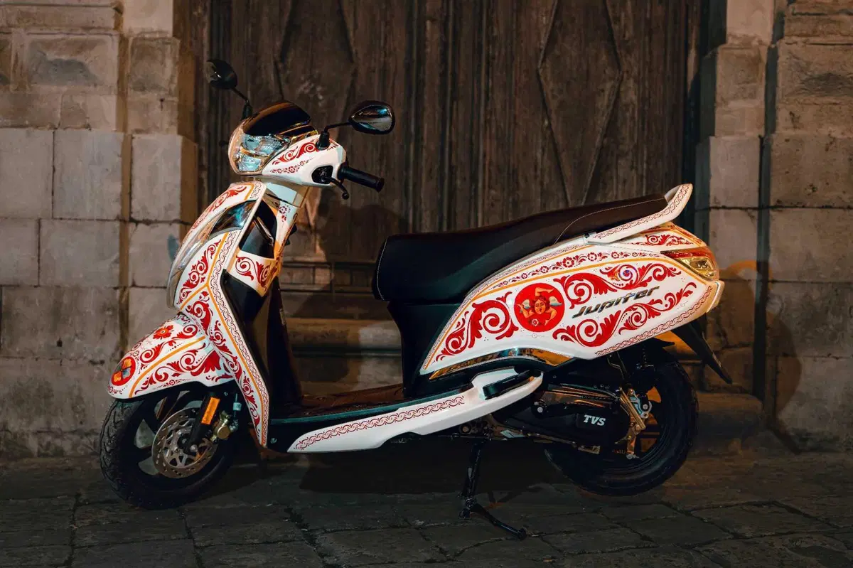 TVS Motor e Cinabro Carrettieri trasformano lo scooter Jupiter 125 in un capolavoro siciliano (49)