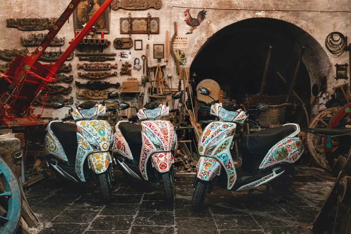 TVS Motor e Cinabro Carrettieri trasformano lo scooter Jupiter 125 in un capolavoro siciliano (50)