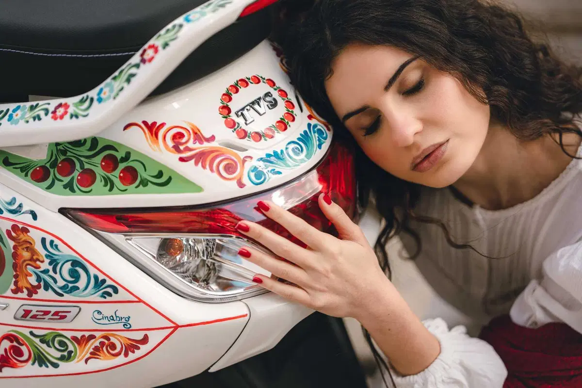 TVS Motor e Cinabro Carrettieri trasformano lo scooter Jupiter 125 in un capolavoro siciliano (60)
