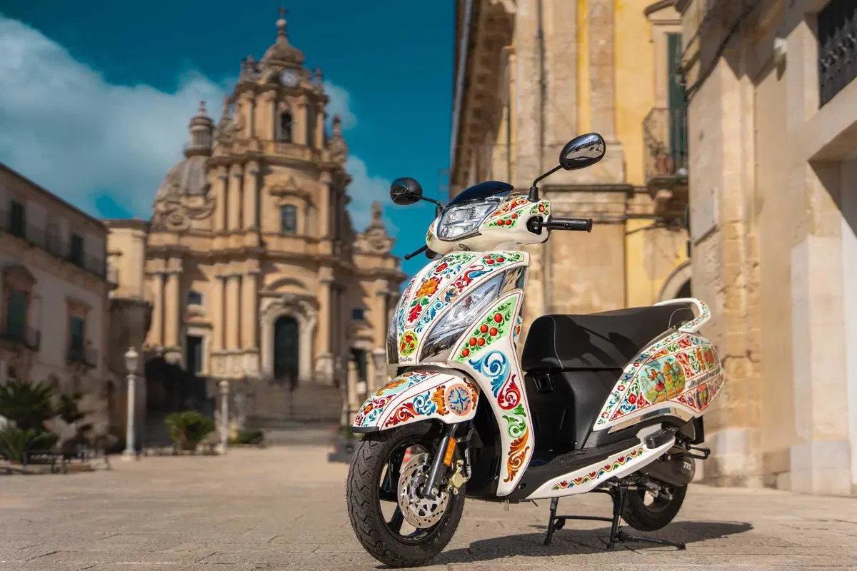 TVS Motor e Cinabro Carrettieri trasformano lo scooter Jupiter 125 in un capolavoro siciliano (71)
