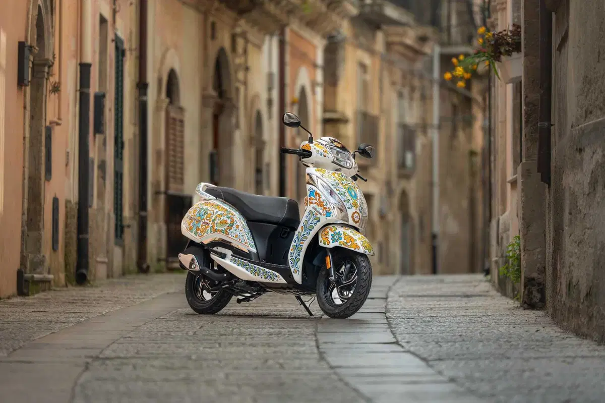 TVS Motor e Cinabro Carrettieri trasformano lo scooter Jupiter 125 in un capolavoro siciliano (75)