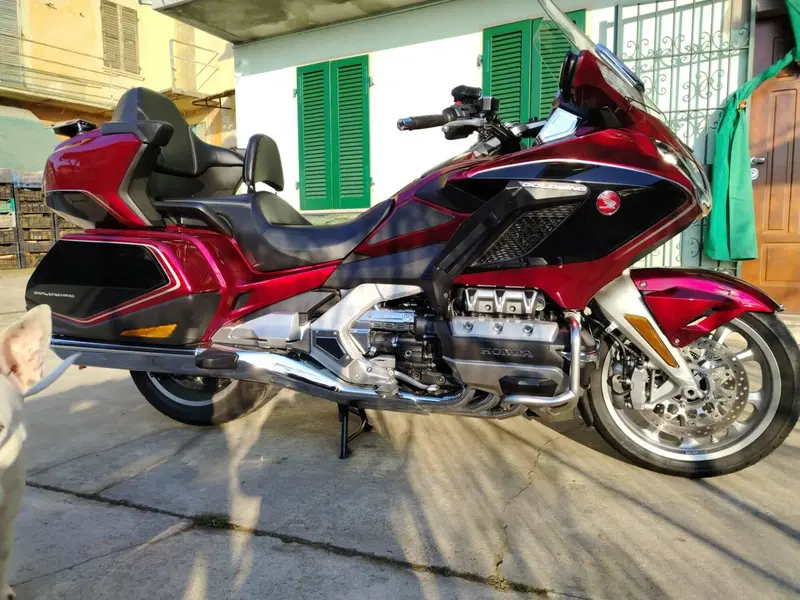 Honda GL 1800 Gold Wing DCT Tour (2020) (2)