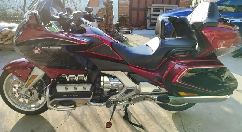 Honda GL 1800 Gold Wing DCT Tour (2020) (3)