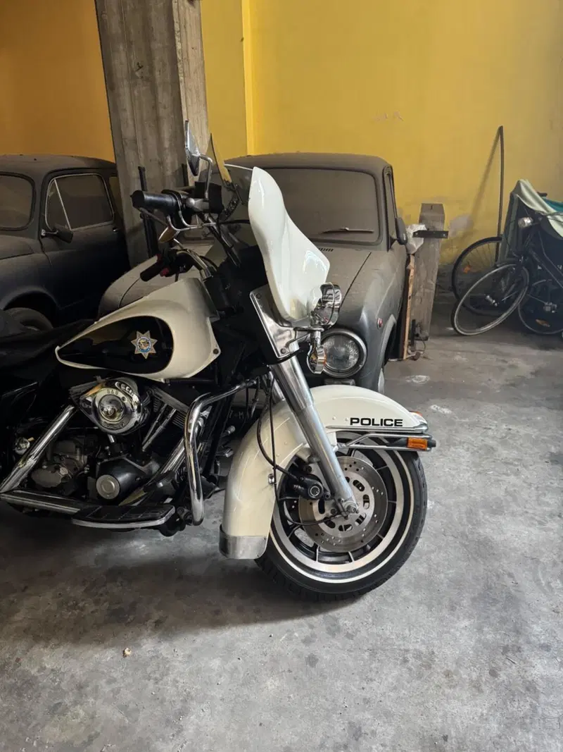 Harley-Davidson ELECTRA GLIDE STANDARD POLICE (FLHTP) (2)