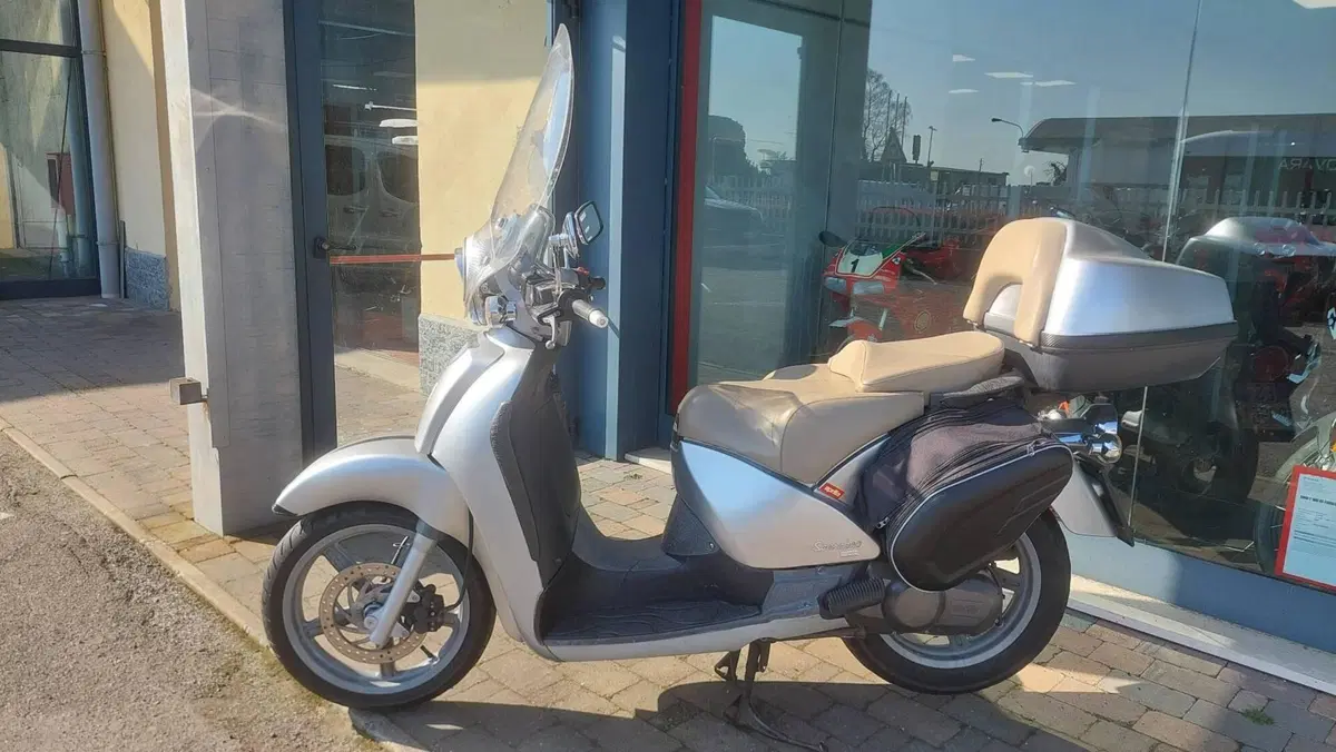 Aprilia Scarabeo 200 (2001 - 04) (2)