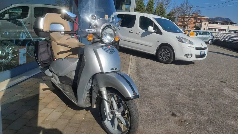 Aprilia Scarabeo 200 (2001 - 04) (4)