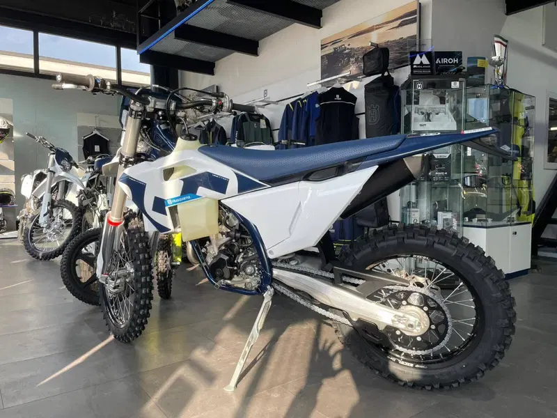 Husqvarna FE 250 (2026) (4)