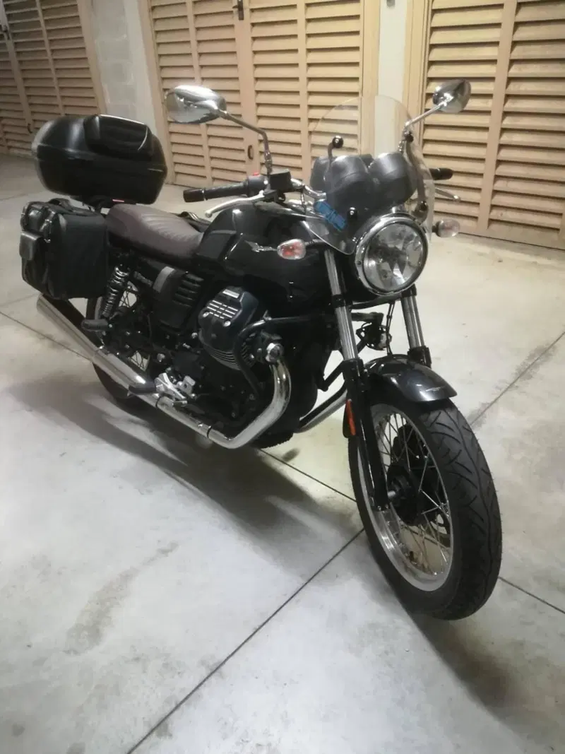 Moto Guzzi V7 III Special (2017 - 20) (2)