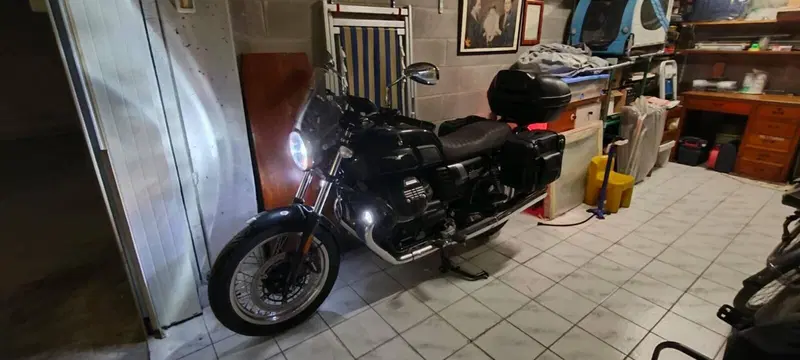 Moto Guzzi V7 III Special (2017 - 20) (4)