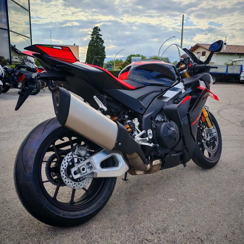 Aprilia RSV4 1100 Factory (2025 - 26) (12)