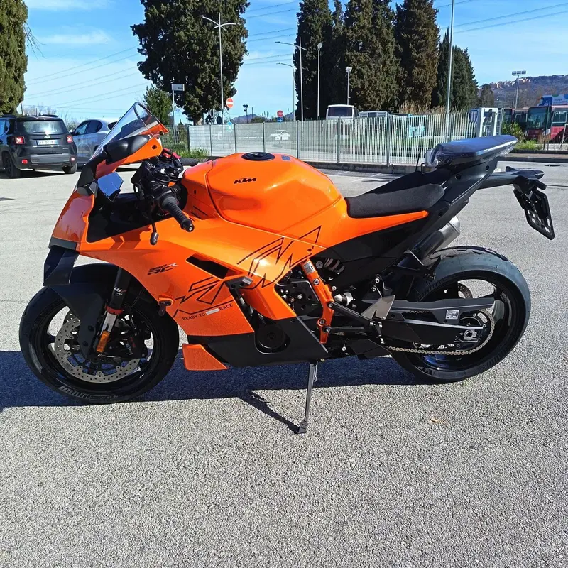 KTM 990 RC R (2026) (14)