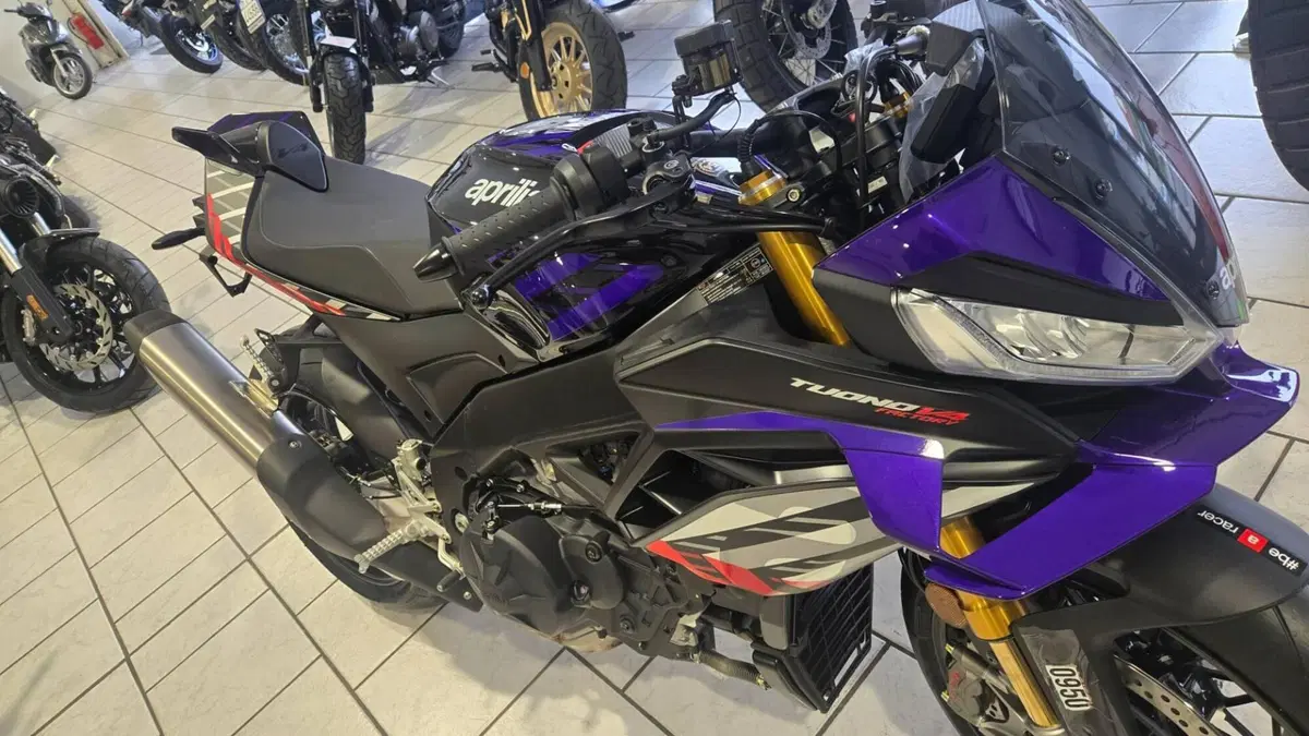 Aprilia Tuono V4 Factory (2025 - 26) (3)