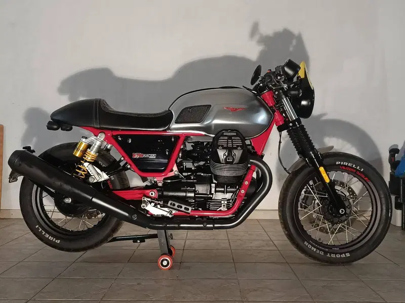 Moto Guzzi V7 III Racer (2017 - 20) (2)