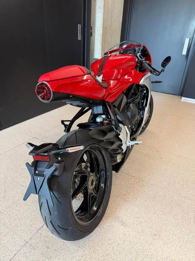 MV Agusta Superveloce 800 (2021 - 25) (4)