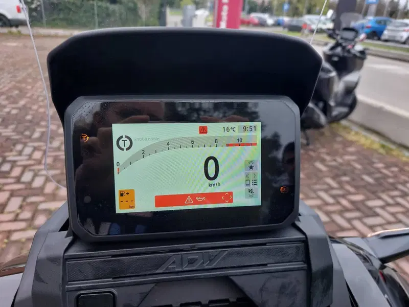 Honda ADV 350 (2025 - 26) (6)