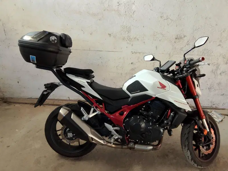Honda CB 750 Hornet (2023 - 24) (2)