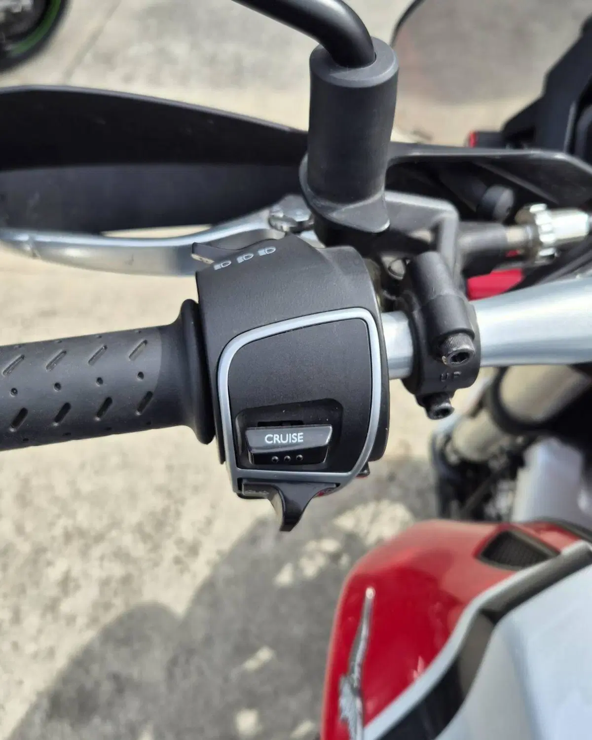 Moto Guzzi V85 TT (2019 - 20) (6)