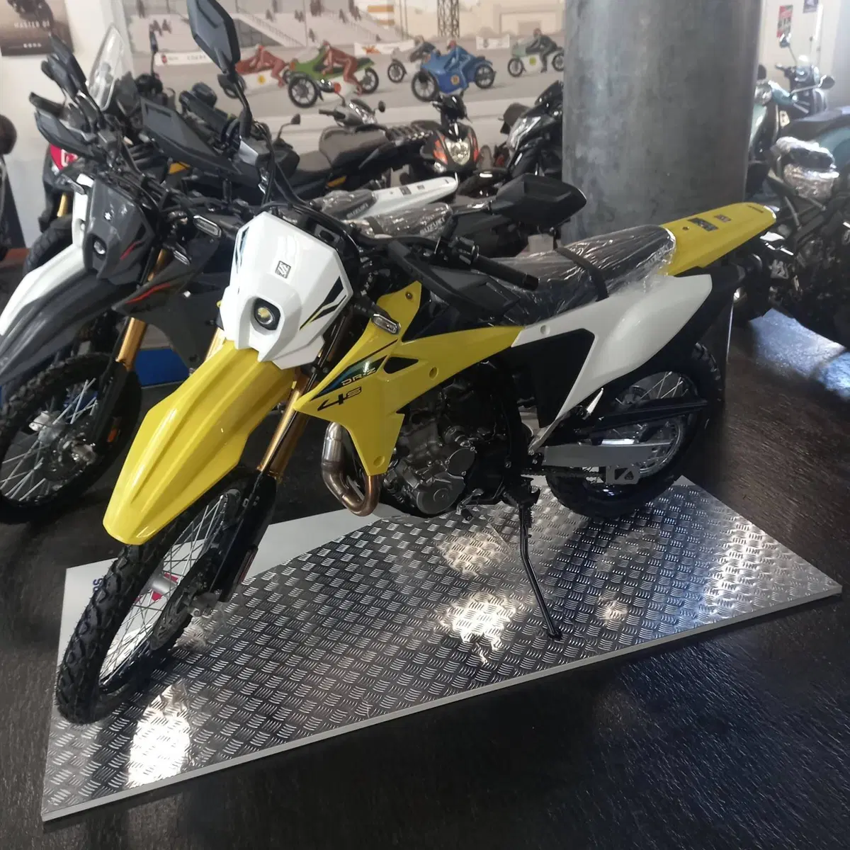 Suzuki DR-Z4S (2025 - 26)