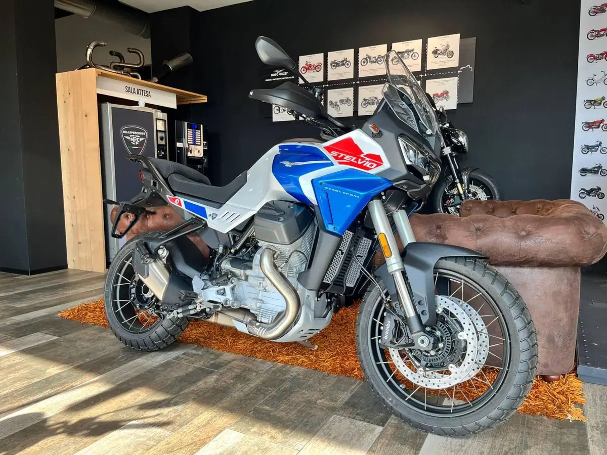 Moto Guzzi Stelvio Duecento Tributo (2025 - 26)