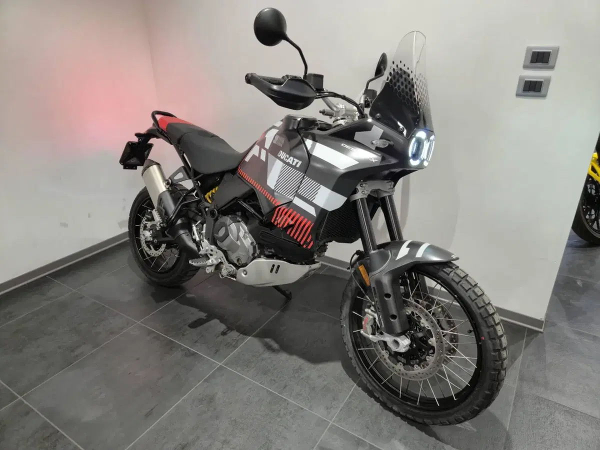 Ducati DesertX (2022 - 25) (2)